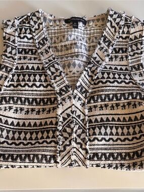 Banana Republic Black and Cream Aztec Cropped Cardigan